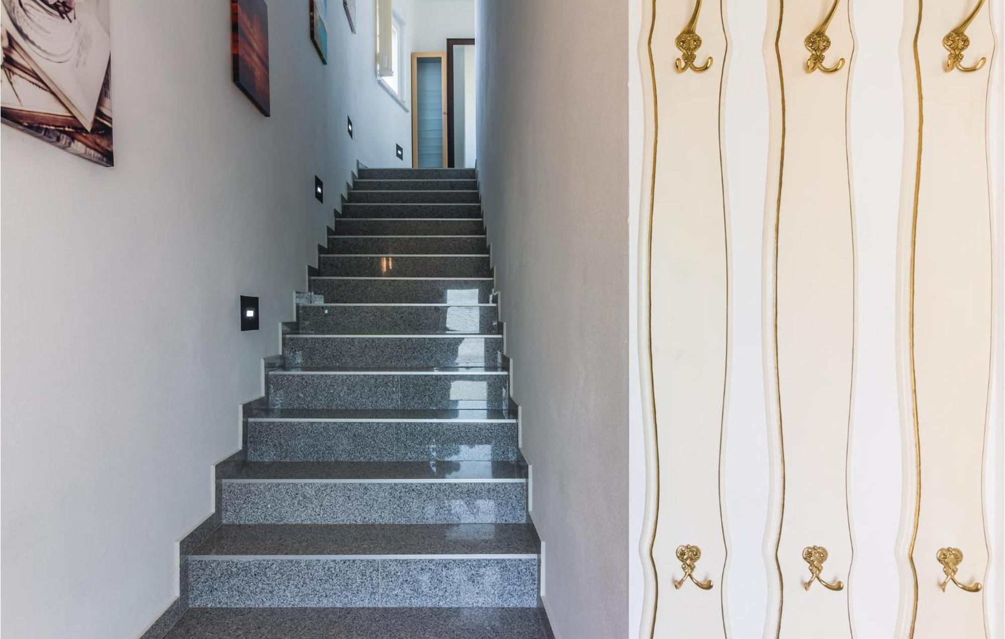 Stunning Apartment In Fazana With House Sea View Bagian luar foto