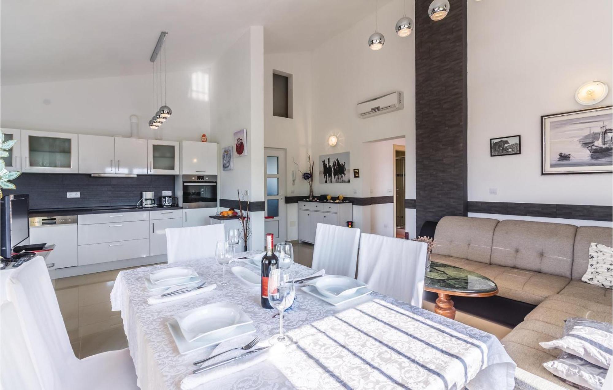 Stunning Apartment In Fazana With House Sea View Bagian luar foto