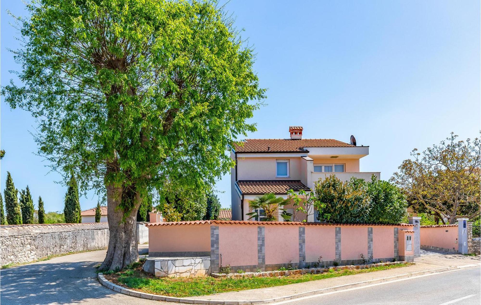 Stunning Apartment In Fazana With House Sea View Bagian luar foto
