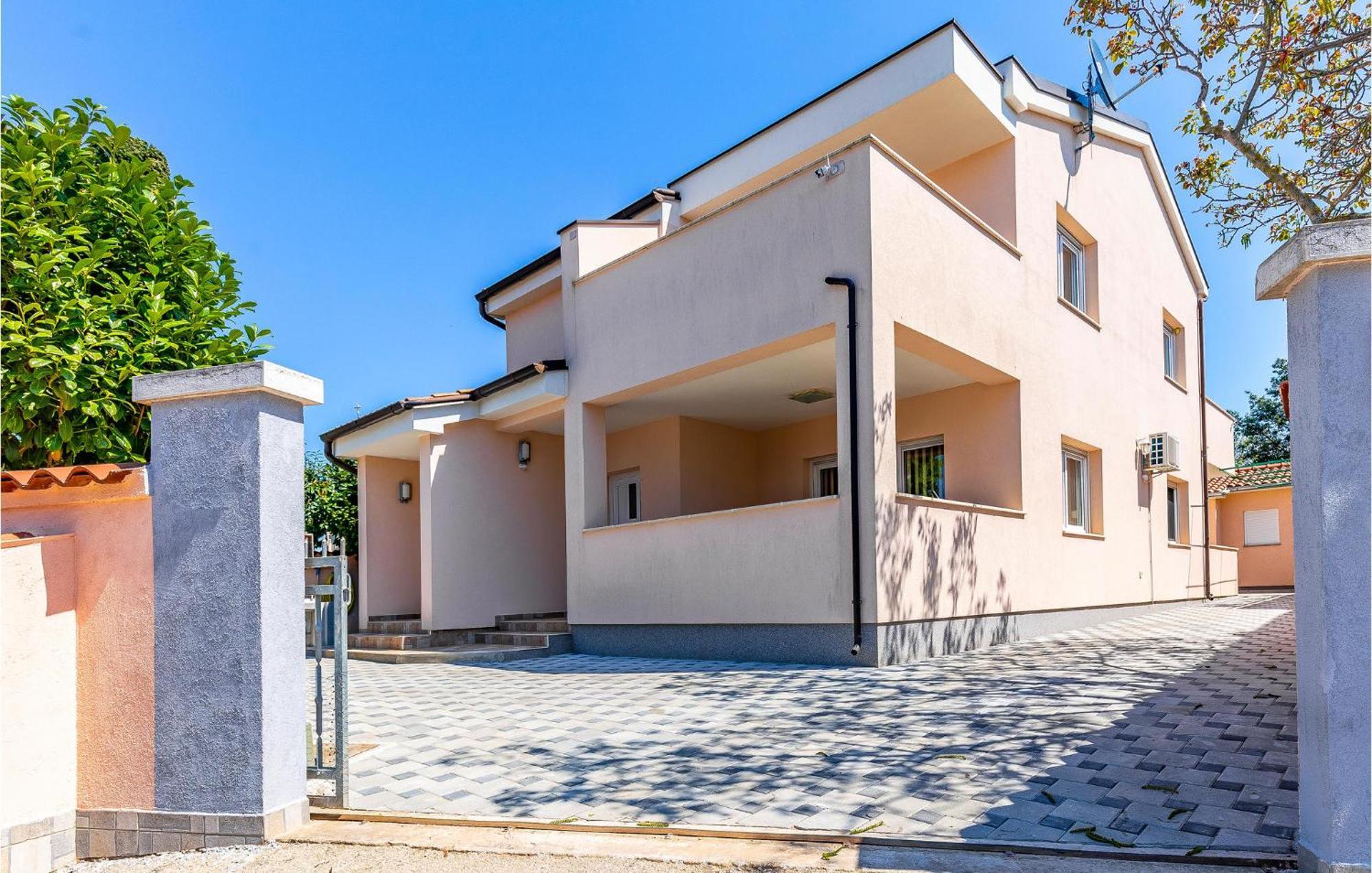 Stunning Apartment In Fazana With House Sea View Bagian luar foto